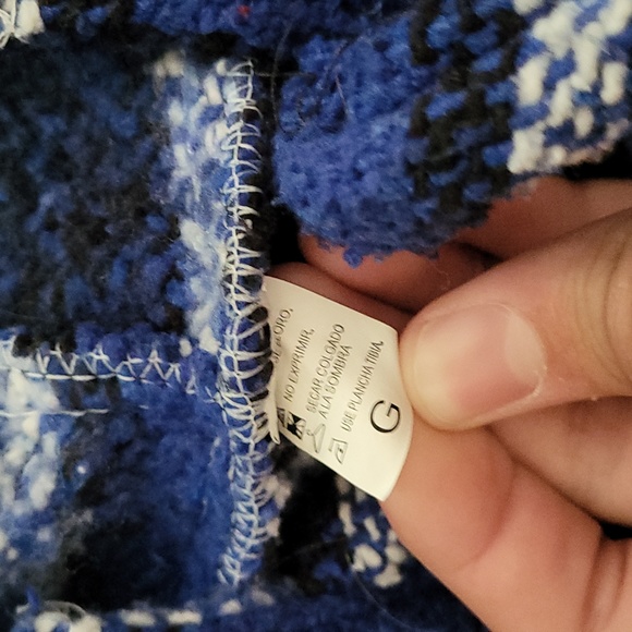 Sweaters - Picture 4 of 7